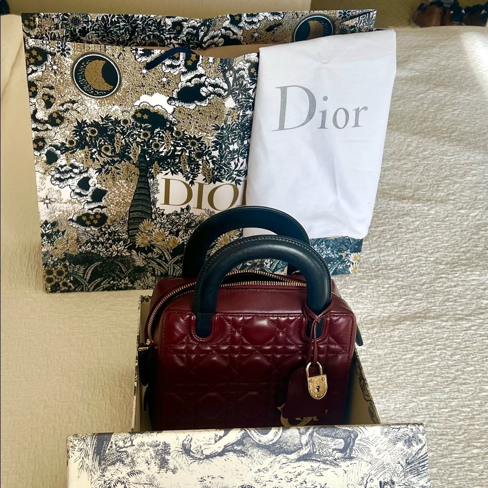 Dior Lily burgundy!